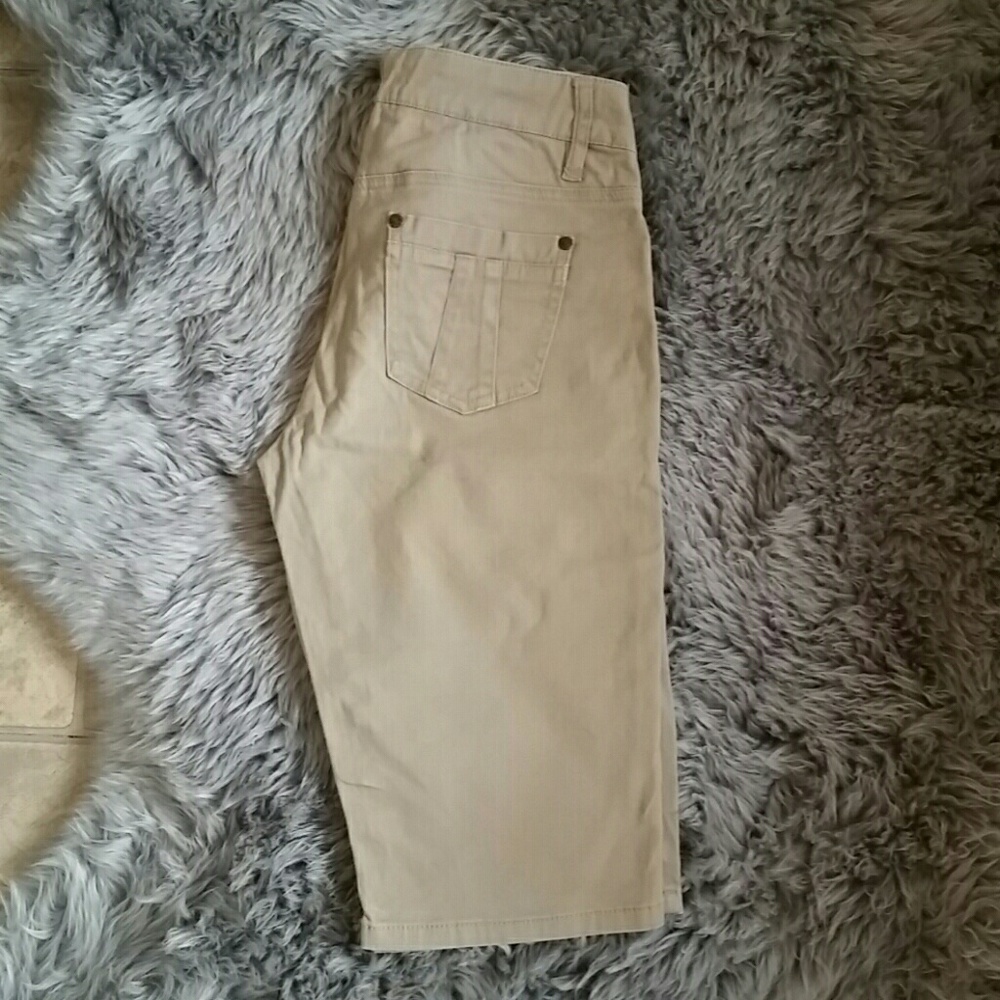 Khaki capris.